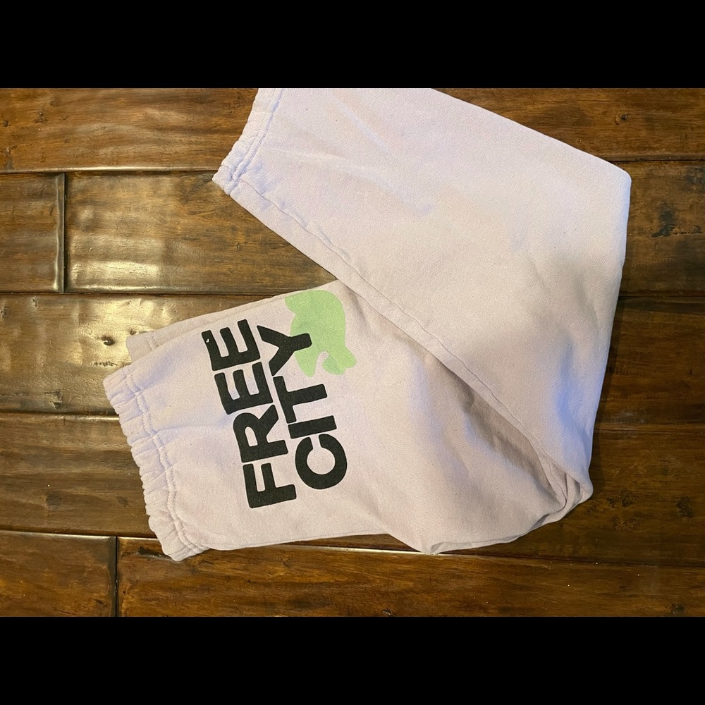 Free city XL sweats lavender